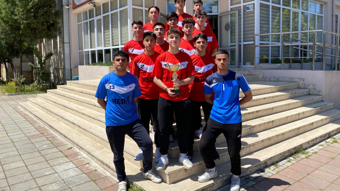 Bakırköy İlçesi Erkek Futsal Takımı İlçe Birinciliğini Kazandık